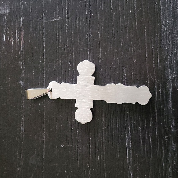 Silver cross charm - Picture 3 of 3